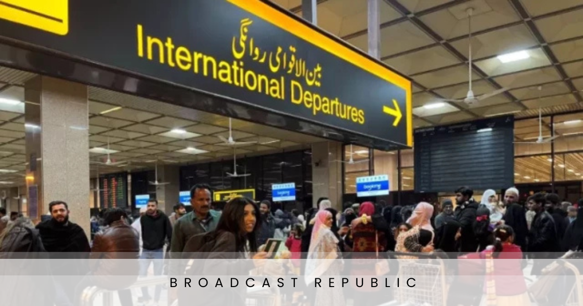 Airport image of Pakistanis moving abroad